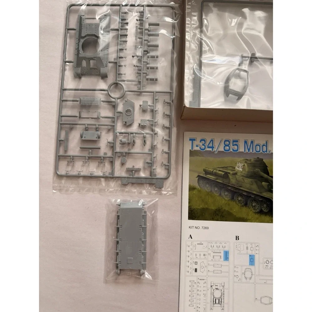 Dragon 7269 T-34/85 Mod. 1944 Armor Pro 1/72 Scale Model Kit Open Box